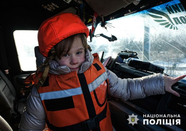 З-під фронту «Білі Янголи» евакуювали маму з трьома дітками