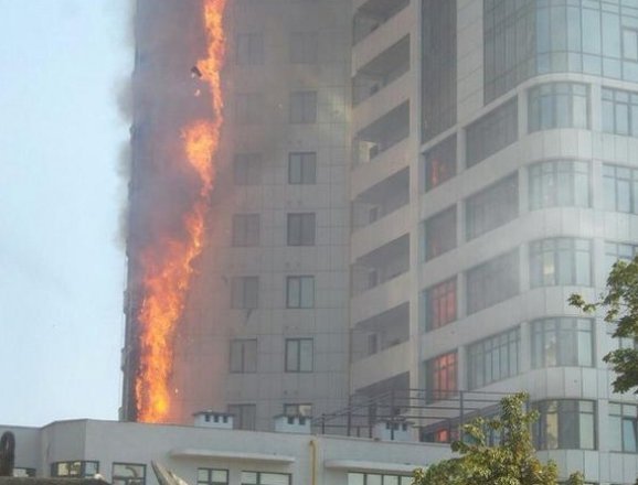 Біля одеського пляжу - масштабна пожежа у багатоповерхівці. ФОТО. ВІДЕО