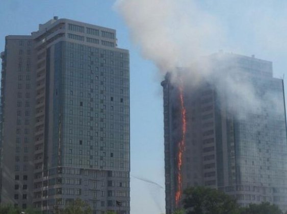 Біля одеського пляжу - масштабна пожежа у багатоповерхівці. ФОТО. ВІДЕО