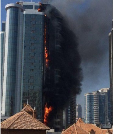 Біля одеського пляжу - масштабна пожежа у багатоповерхівці. ФОТО. ВІДЕО