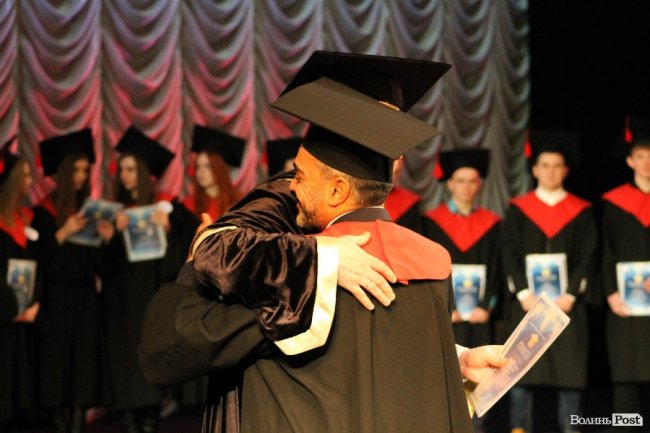 Житло сиротам та ярмарок хенд-мейду. Добрі новини Волині