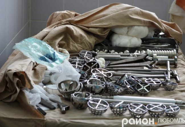 Інструментарій для операції ендопротезування