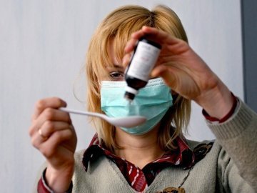 Медики назвали, чим не варто лікувати дітей від грипу