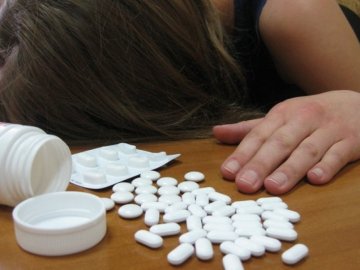 У Луцьку 13-річна школярка намагалась звести рахунки з життям 