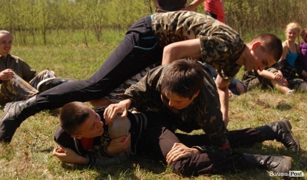 У волинських лісах «воюють» Чорна сотня і сотня Перця. ФОТО 