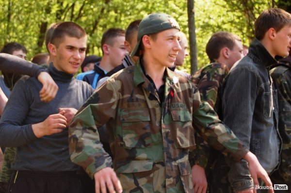 У волинських лісах «воюють» Чорна сотня і сотня Перця. ФОТО 