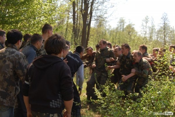 У волинських лісах «воюють» Чорна сотня і сотня Перця. ФОТО 