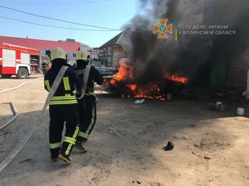У Луцьку на Конякіна горів автомобіль. ФОТО