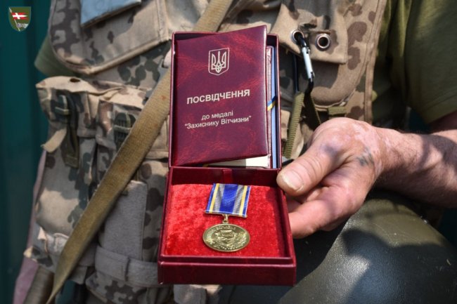 Воїни 14 ОМБР отримали нагороди на передовій. ФОТО