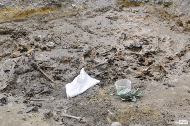 У Луцьку розкопали масове захоронення розстріляних в'язнів