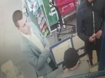 У луцькому супермаркеті невідомий зламав щелепу чоловікові: просять впізнати. ФОТО