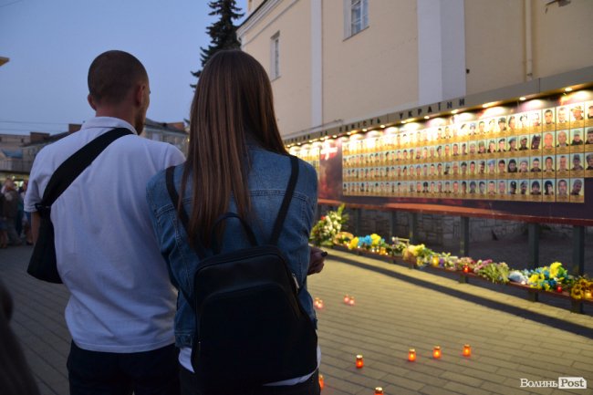 «Небо бачить, що їх пам'ятають». У Луцьку вшанували загиблих в Іловайському котлі