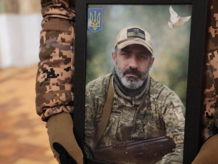 У Луцьку попрощалися з воїном Дмитром Бобровським