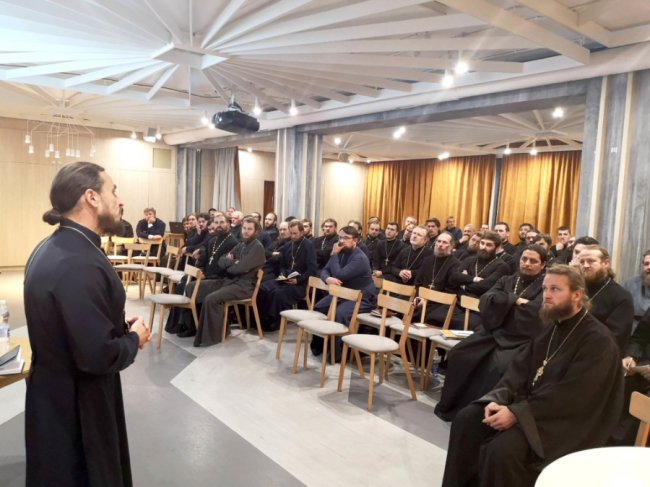 «Чому я не можу курити, якщо куриш ти?»: про що говорили на річниці Волинського братства тверезості. ФОТО