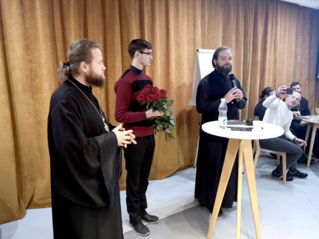 «Чому я не можу курити, якщо куриш ти?»: про що говорили на річниці Волинського братства тверезості. ФОТО