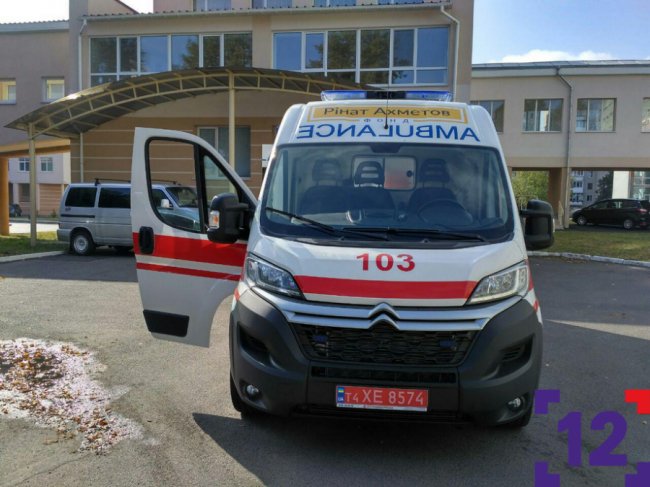 Луцька дитяча лікарня отримала новий реанімобіль. ФОТО