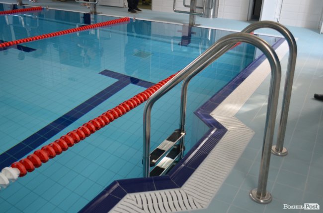 Кольорові стіни, ігрова кімната і басейн: луцька школа №27 зсередини. ФОТО