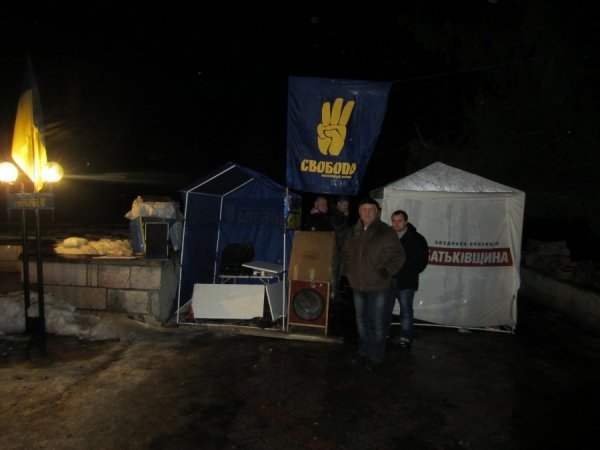 У селищі на Волині облаштували цілодобовий Майдан. ФОТО