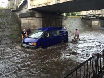 Повінь у Ковелі: автівки попливли. ФОТО