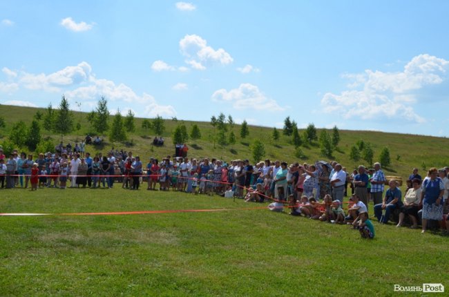 Новий майданчик і перше велике гуляння: в Оздові біля Луцька відсвяткували День села. ФОТО