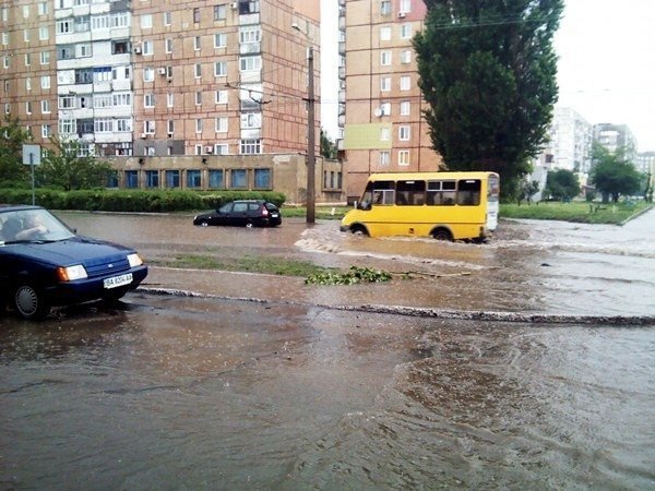 У Кіровограді машини «плавають» вулицями. ФОТО