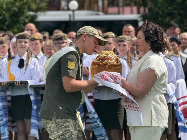 У волинському військовому ліцеї 175 випускників отримали свідоцтва про освіту. ФОТО