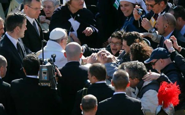 Папа Франциск офіційно отримав владу. ФОТО. ВІДЕО