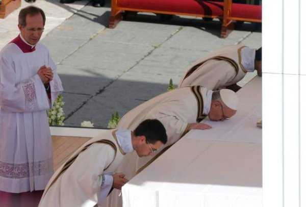 Папа Франциск офіційно отримав владу. ФОТО. ВІДЕО