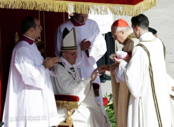 Папа Франциск офіційно отримав владу. ФОТО. ВІДЕО