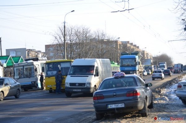 У Луцьку - тролейбусний затор. ФОТО