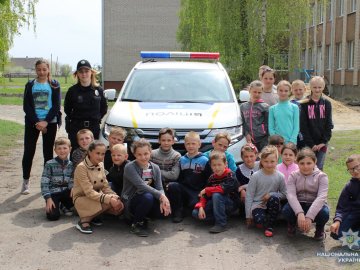 Поліцейські завітали у волинську школу