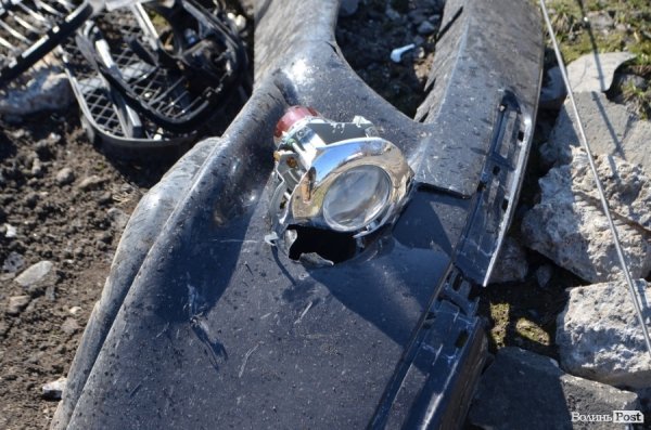 Аварія у Луцьку: легковик протаранив опору ліній електропередач. ФОТО. ВІДЕО