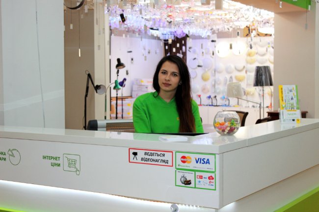 У Луцьку з’явиться сучасний гіпермаркет меблів та люстр* 