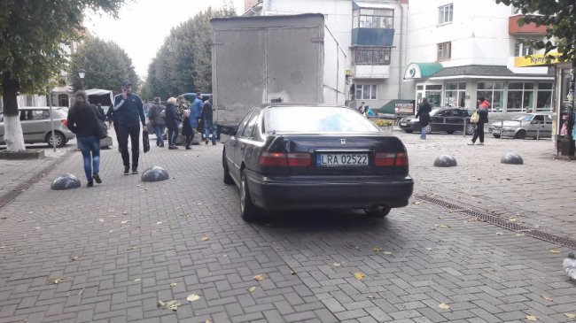 Не для всіх: у Луцьку відсунули обмежувачі руху для автівок