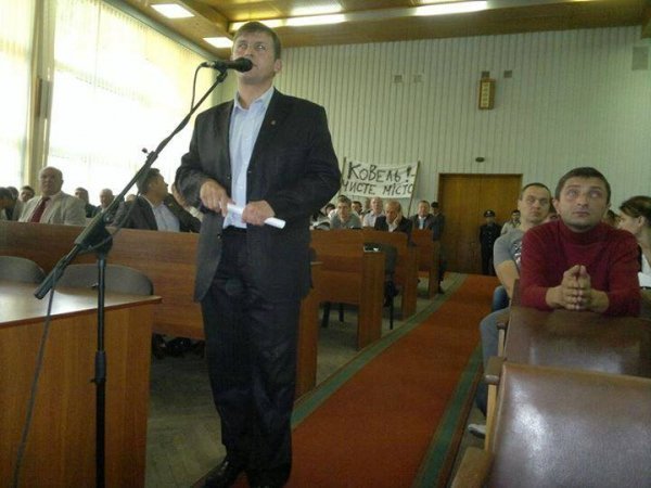 У Ковелі люди штурмували міськраду. ФОТО. ДОПОВНЕНО