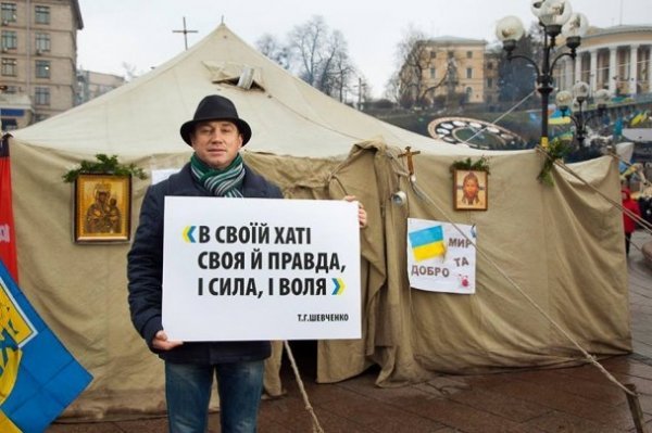 Українські митці влаштували «цитатну» акцію на Євромайдані. ФОТО