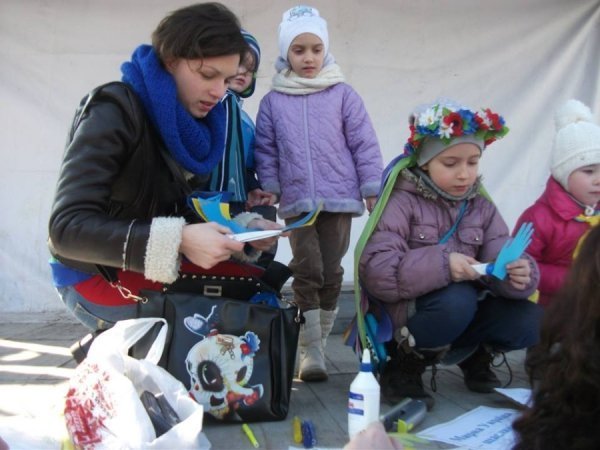 Луцькі мами влаштували антивоєнну акцію. ФОТО