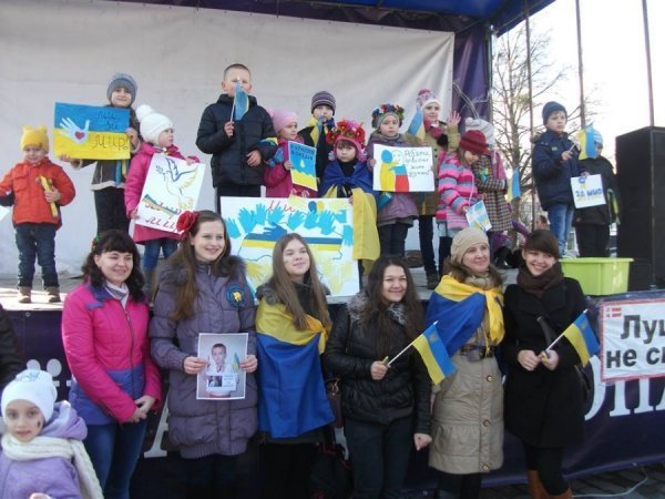 Луцькі мами влаштували антивоєнну акцію. ФОТО