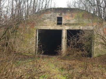 «Жахіття посеред лісу»: для розграбованої військової бази у Луцькому районі шукатимуть інвестора