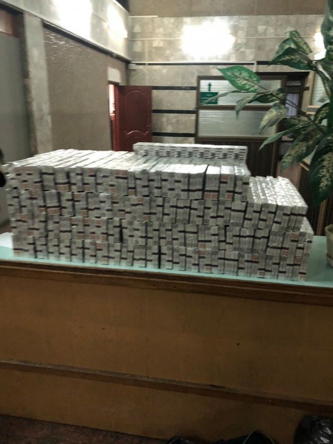 На Волині у потязі затримали чоловіка, який хотів вивезти контрабандні цигарки до Польщі. ФОТО