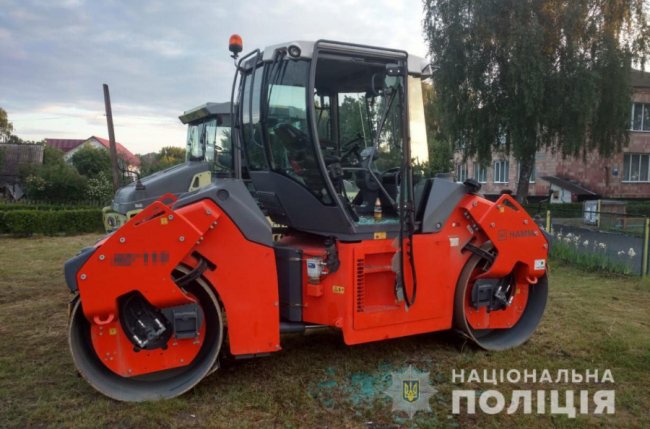 У місті на Волині двоє братів пошкодили дорожню техніку і викрали звідти майно. ФОТО