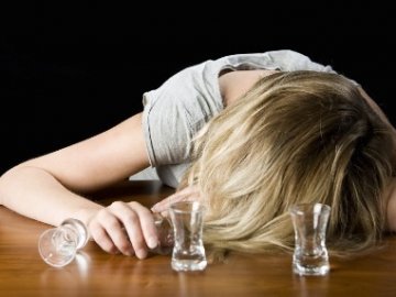 На Волині напилась неповнолітня: дівчину відкачували у лікарні