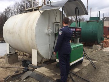 На Волині викрили дві підпільні заправки