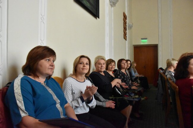 У Луцьку кращих фармацевтів привітали грамотами та квітами. ФОТО