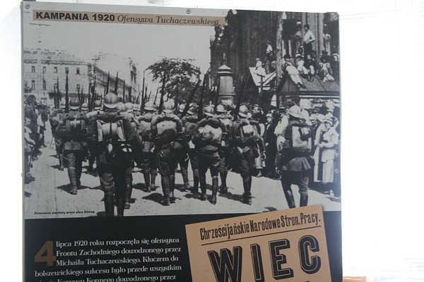 У Луцьку відкрилася виставка про Варшавську битву. ФОТО