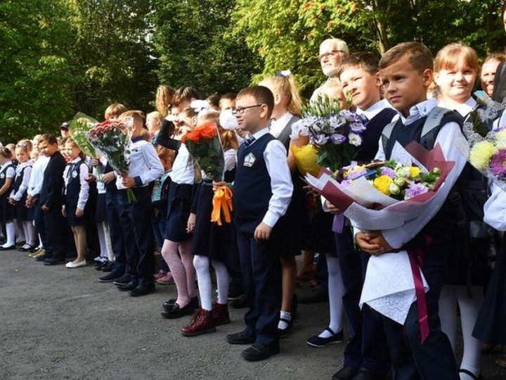Без лінійок 1 вересня? Освітня омбудсменка закликала школи відмовитися від масових заходів