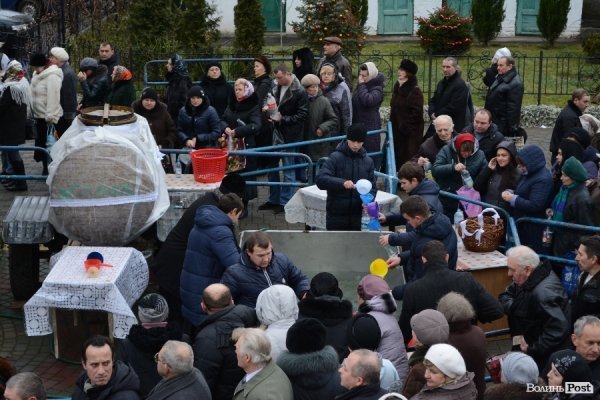 У центрі Луцька освятили воду. ФОТО