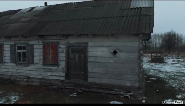Не спить, щоб не погас вогонь: вражаюча історія  одинокої бабусі, яка живе в полі на Старовижівщині
