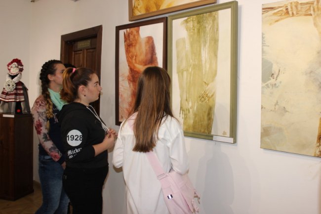 Виставка в Луцьку: минуле крізь призму емоцій. ФОТО