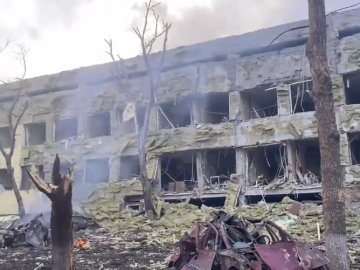 Окупанти викрали і вивезли в Росію персонал і пацієнтів пологового будинку Маріуполя